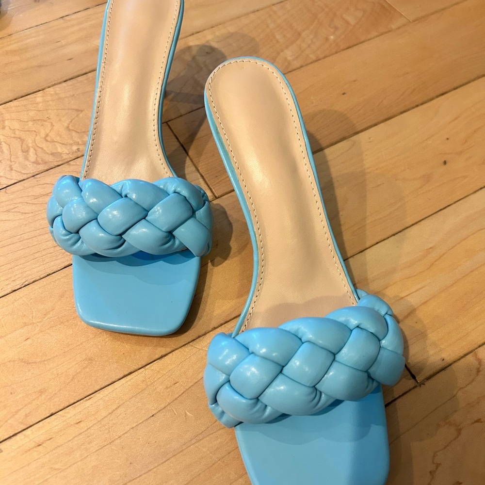 BNWOT Women's Blue Braided Slide Sandals